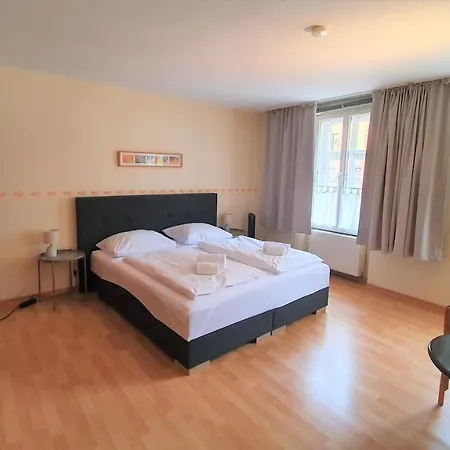 Weingut Caspari, Familie Eggert *